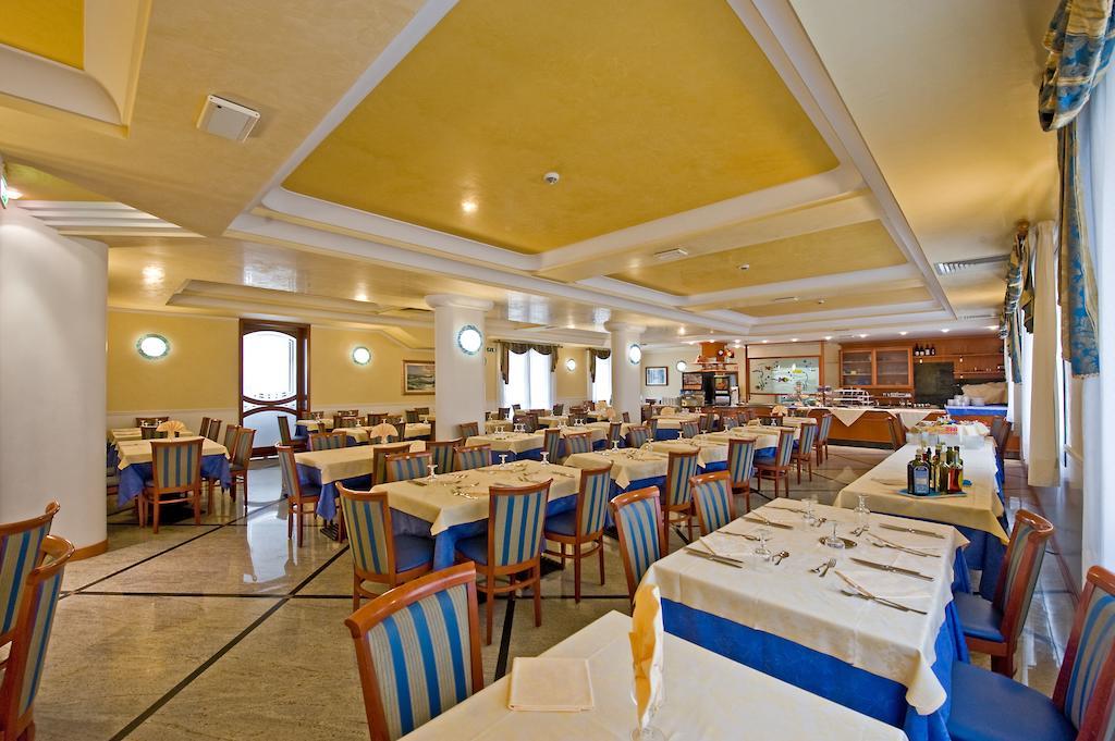 Hotel Hollywood***S Lido di Jesolo Exterior photo
