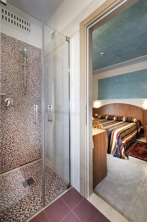 Hotel Hollywood***S Lido di Jesolo Exterior photo