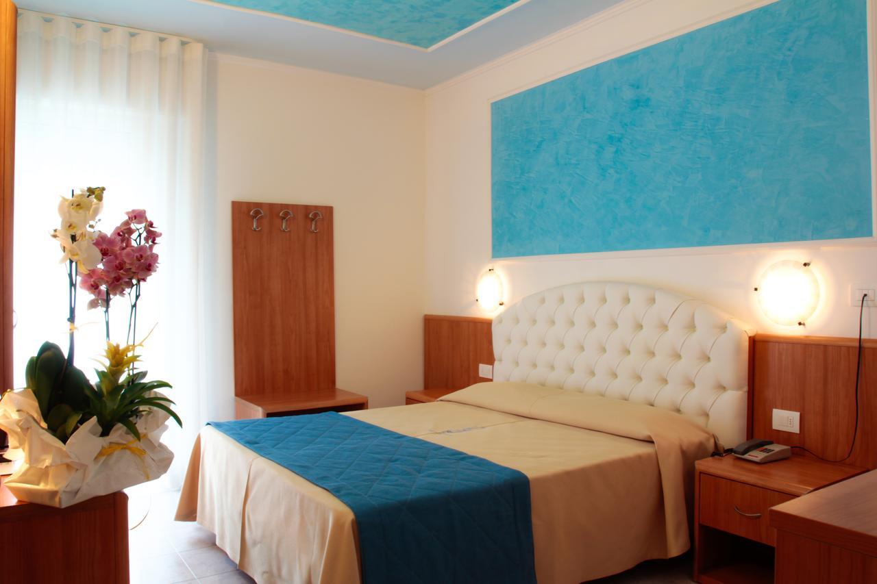 Hotel Hollywood***S Lido di Jesolo Exterior photo