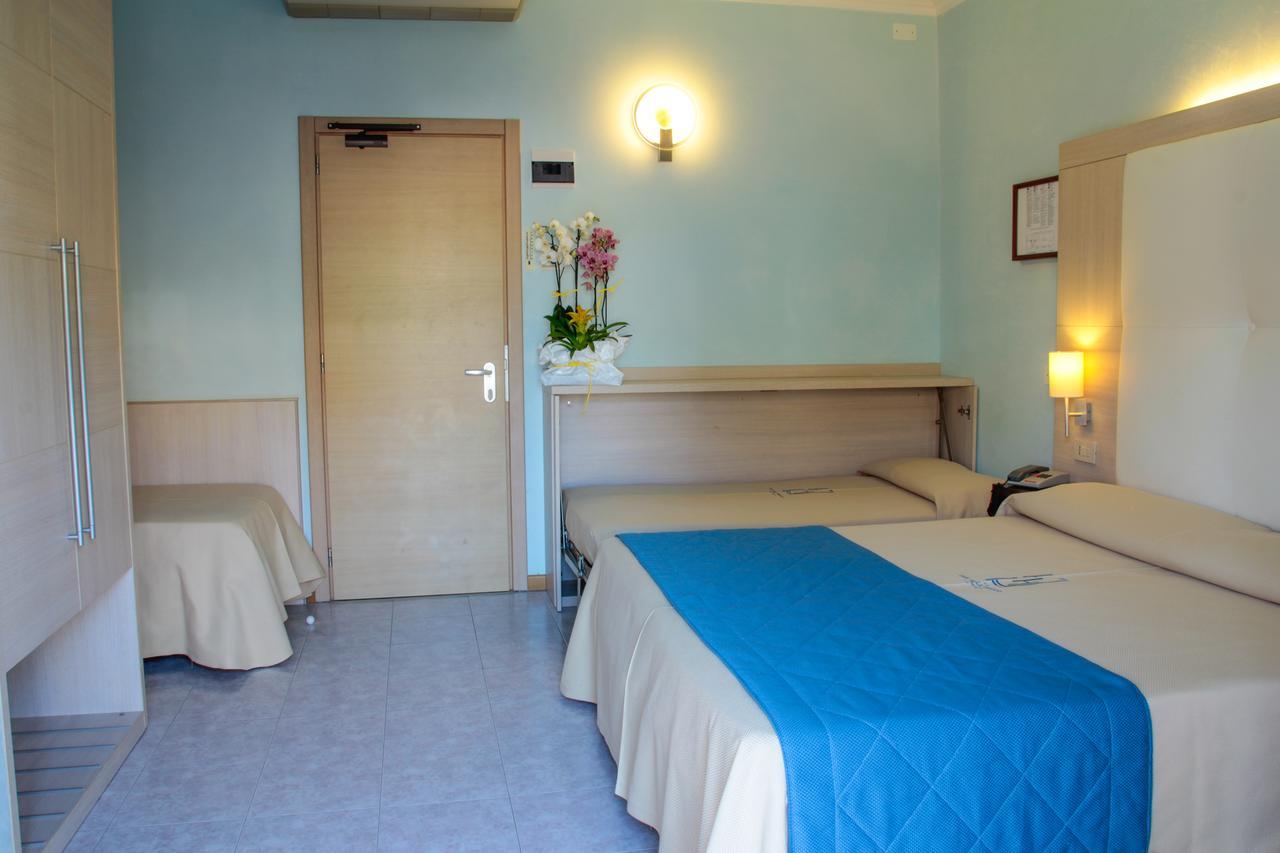 Hotel Hollywood***S Lido di Jesolo Exterior photo