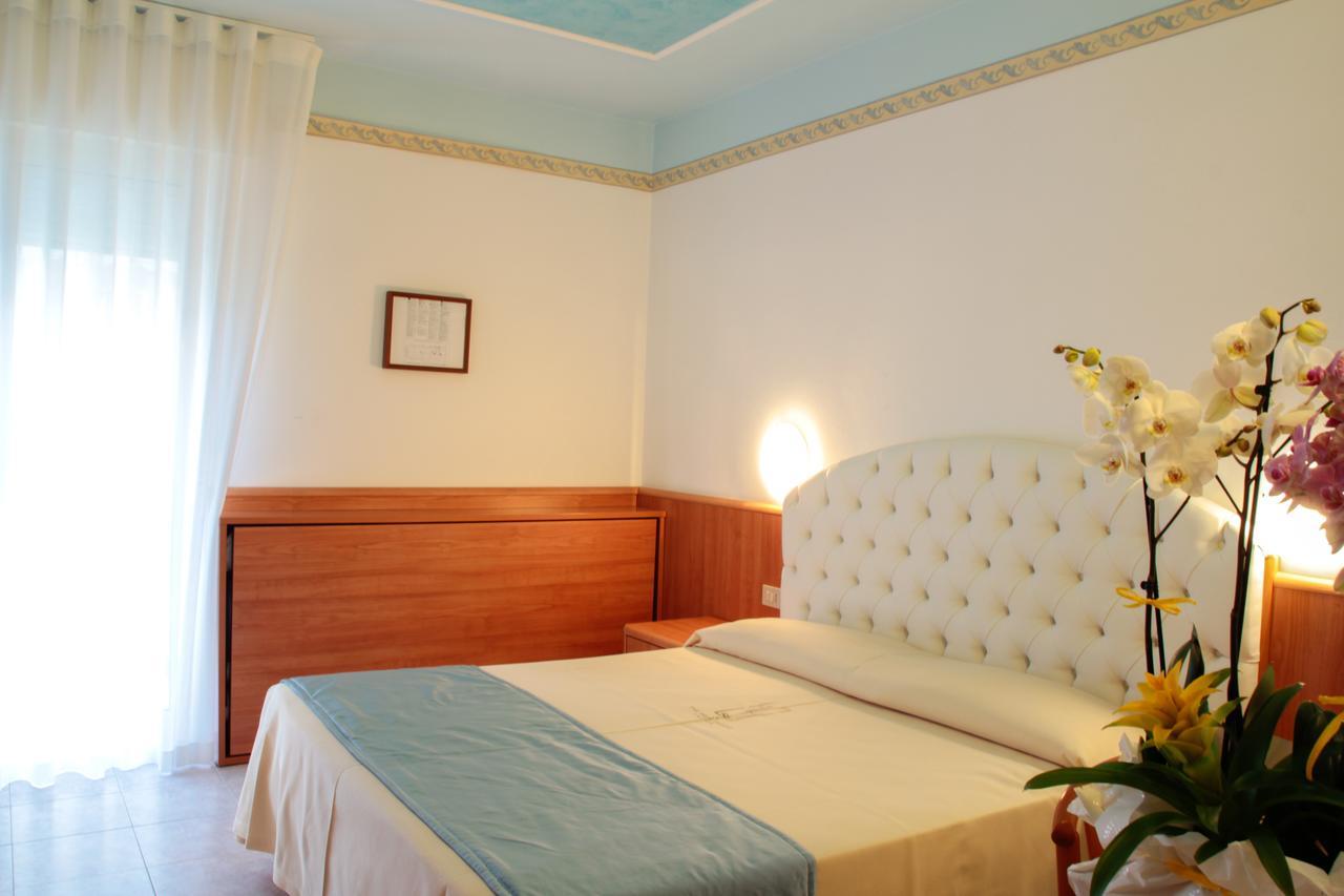 Hotel Hollywood***S Lido di Jesolo Exterior photo